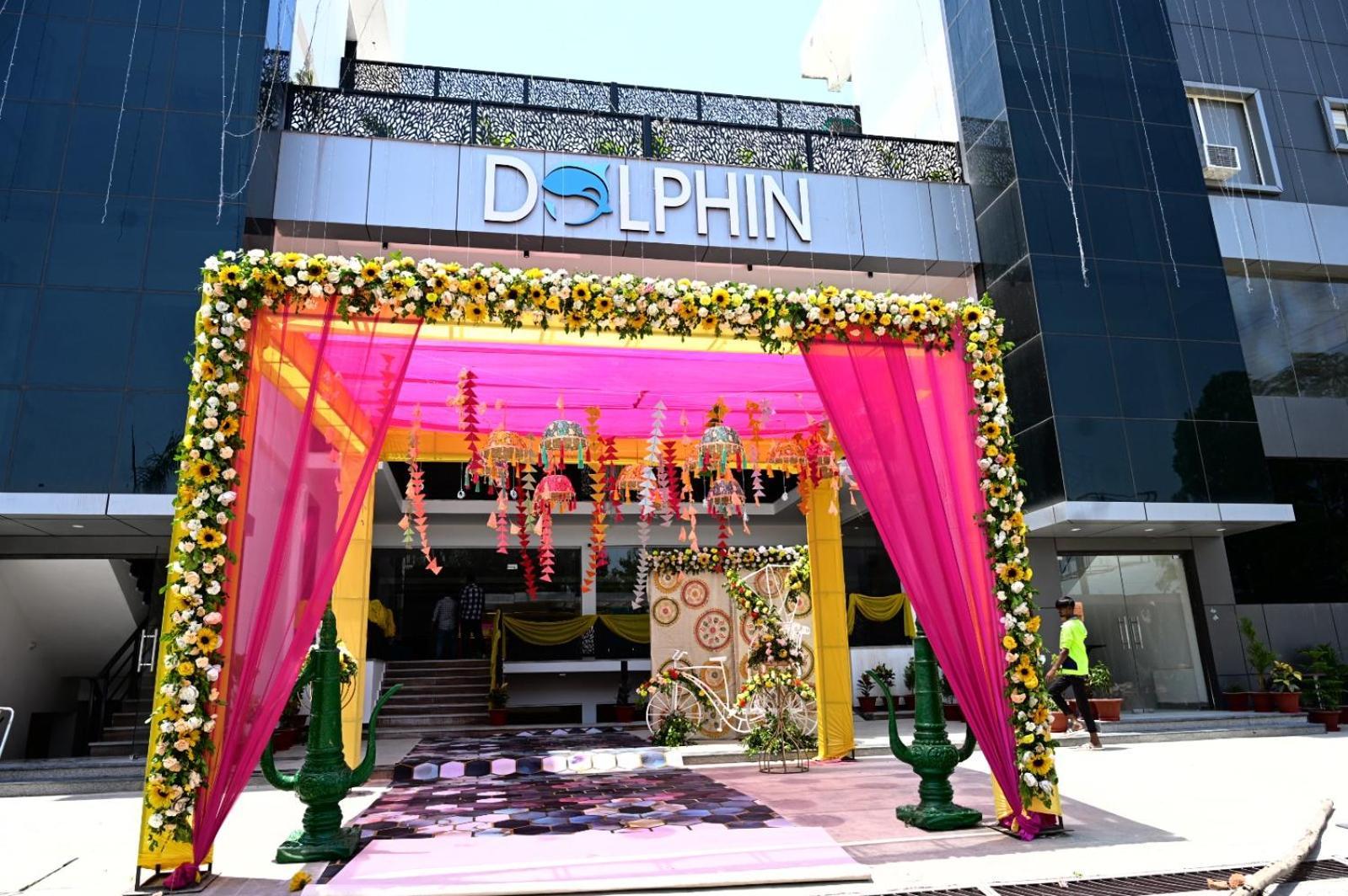 ホテル Dolphin Club Chinhat エクステリア 写真