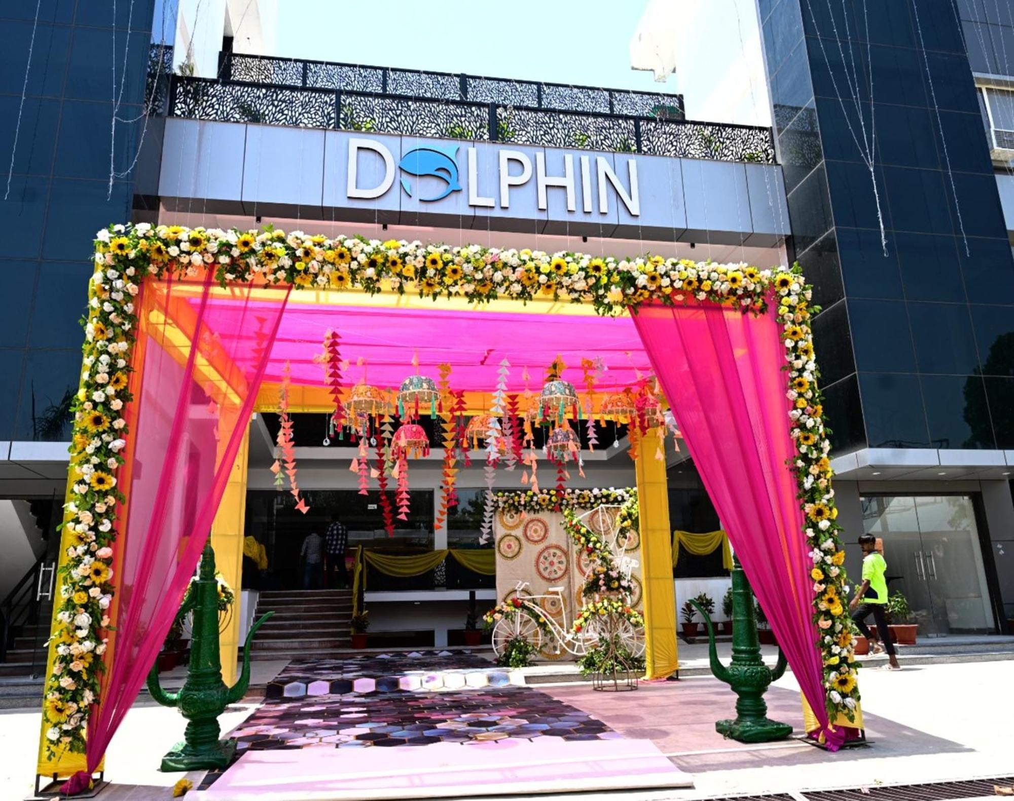 ホテル Dolphin Club Chinhat エクステリア 写真